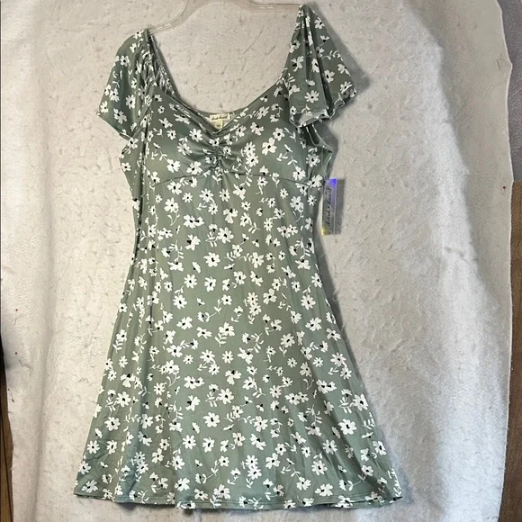 Derek Heart Sage Green Floral Flutter Sleeve Empire Waist Street Length Dress 1X - Picture 1 of 12